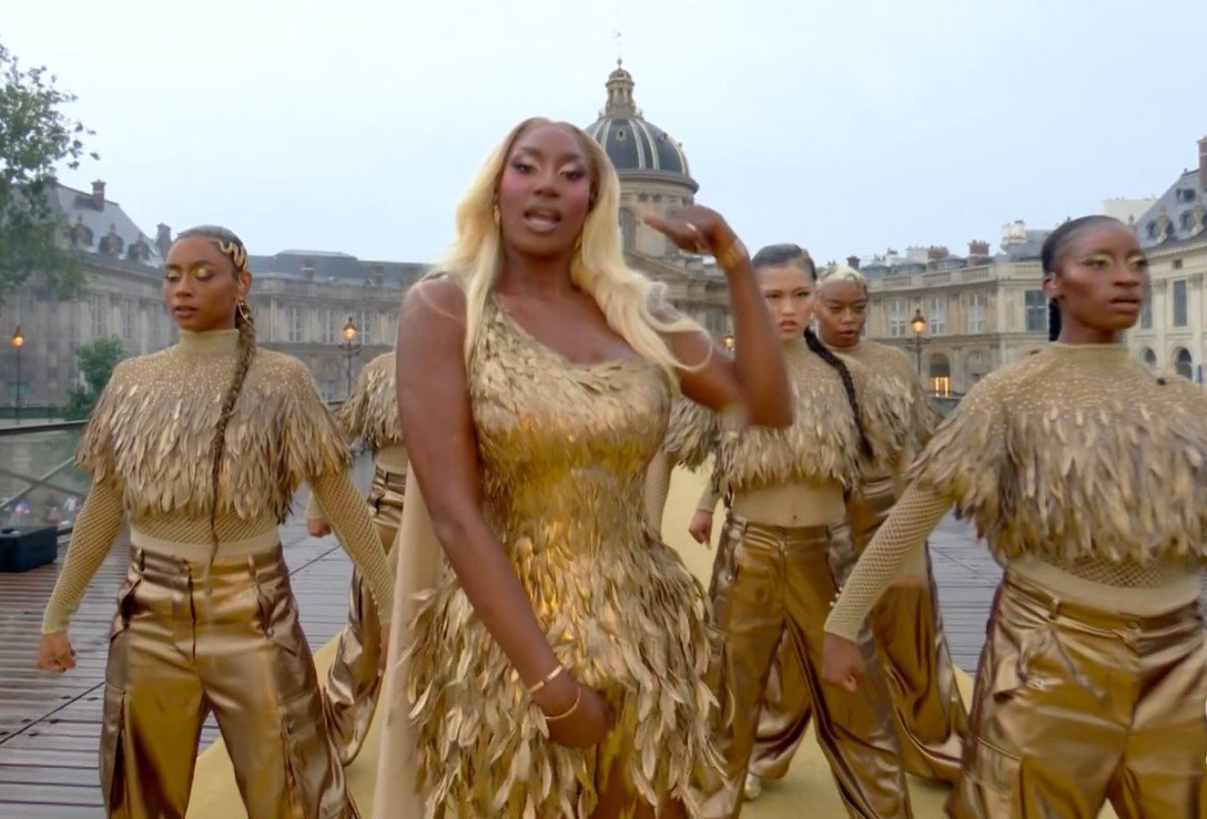 Quem é Aya Nakamura, que cantou na abertura das Olimpíadas em Paris