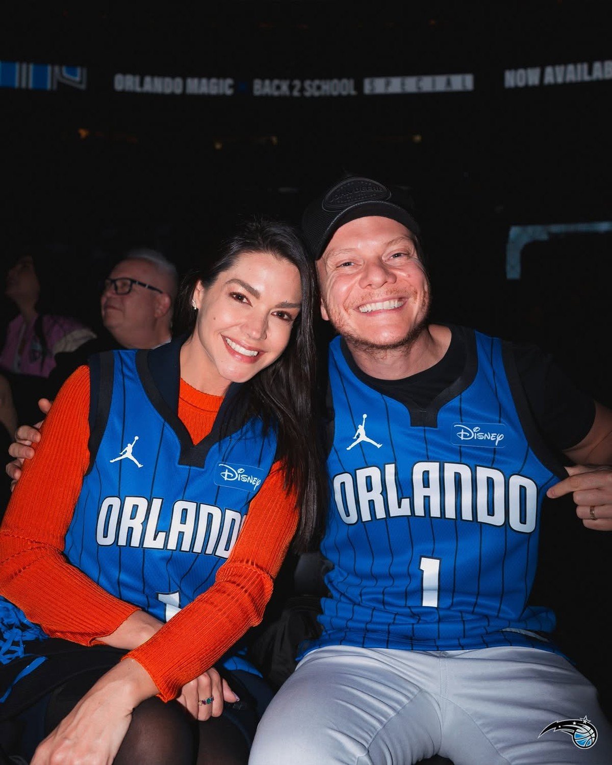 Thais Fersoza e Michel Teló curtem jogo de basquete em Orlando | Celebridades