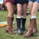 Lollapalooza 2026: Botas Cowboy Se Tornam Tendência Indispensável Contra a Lama em SP