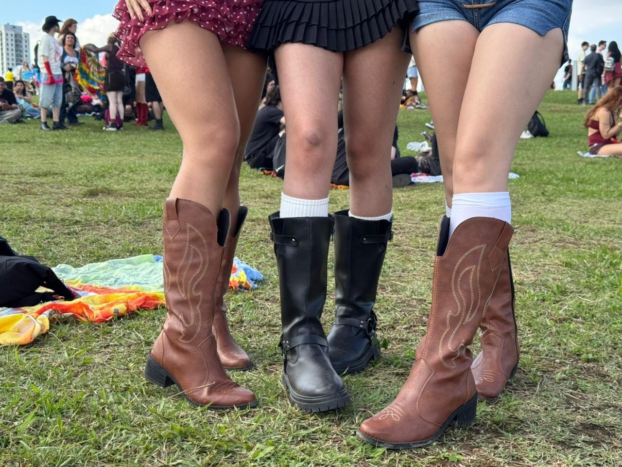 Lollapalooza 2026: Botas Cowboy Se Tornam Tendência Indispensável Contra a Lama em SP