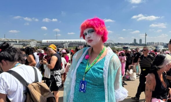 Lollapalooza 2026: Cultura Drag e Expressão LGBTQIA+ Marcam Celebração Antecipada a Chappell Roan