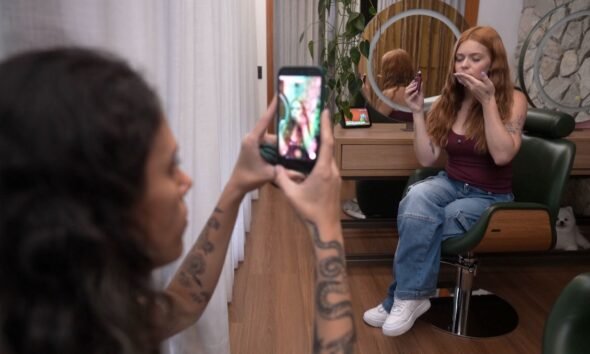 Viih Tube e Eliezer: Da Exposição no Reality Show da Vida Real ao Equilíbrio e Empreendedorismo Digital