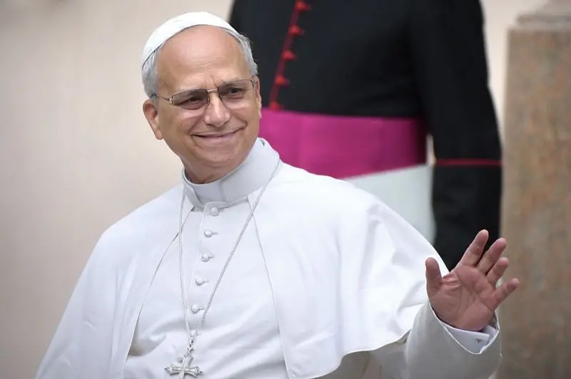 A Moda e a Mensagem do Papa Leão 14: Entre Tradição e Modernidade no Vaticano A Moda e a Mensagem do Papa Leão 14: Entre Tradição e Modernidade no Vaticano