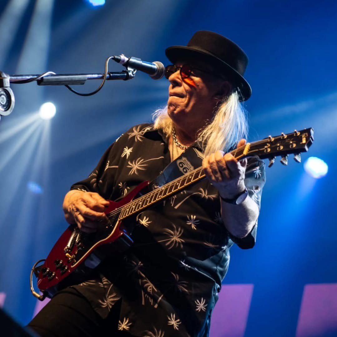 Luto no Rock Brasileiro: Morre Luiz Carlini, Guitarrista Lendário, aos 73 Anos Luto no Rock Brasileiro: Morre Luiz Carlini, Guitarrista Lendário, aos 73 Anos