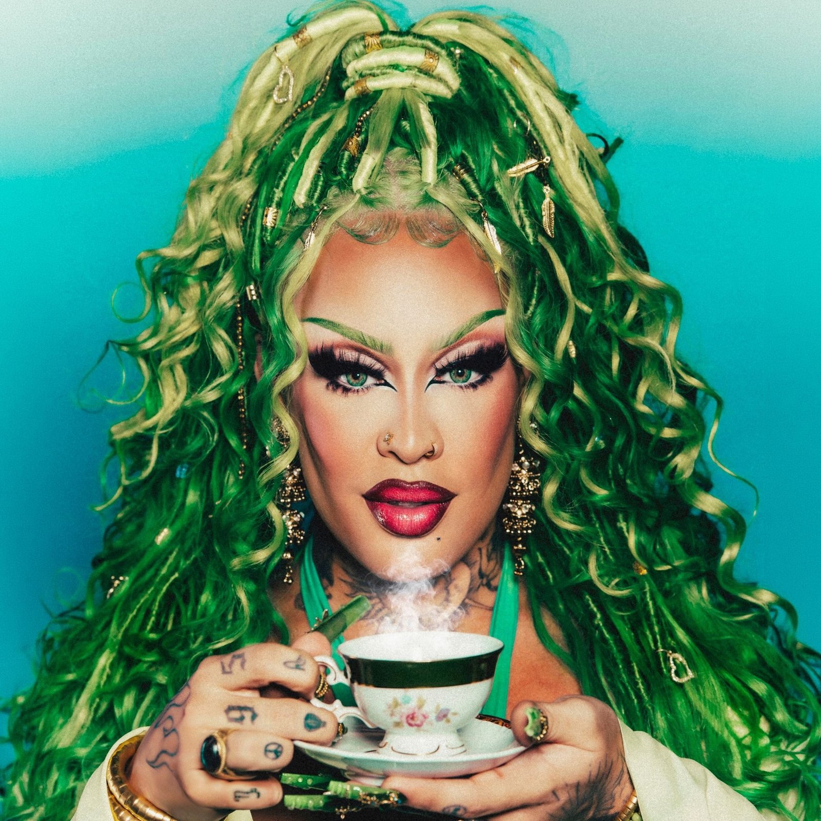 Gloria Groove Retorna ao Pop com ‘O Chá’: Reggae, Sabor Pop e o Debate sobre seu Impacto Gloria Groove Retorna ao Pop com ‘O Chá’: Reggae, Sabor Pop e o Debate sobre seu Impacto