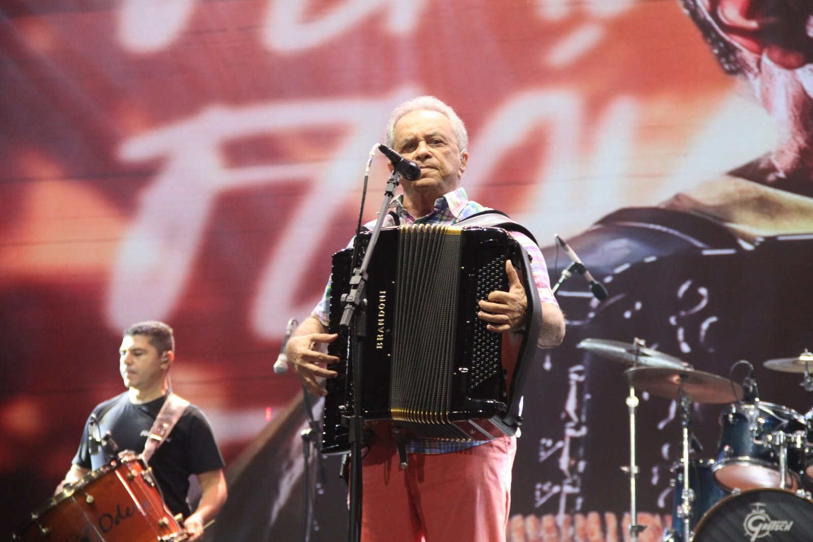 Forrozeiros Criticam Cachês e Domínio Sertanejo nas Festas de São João do Nordeste