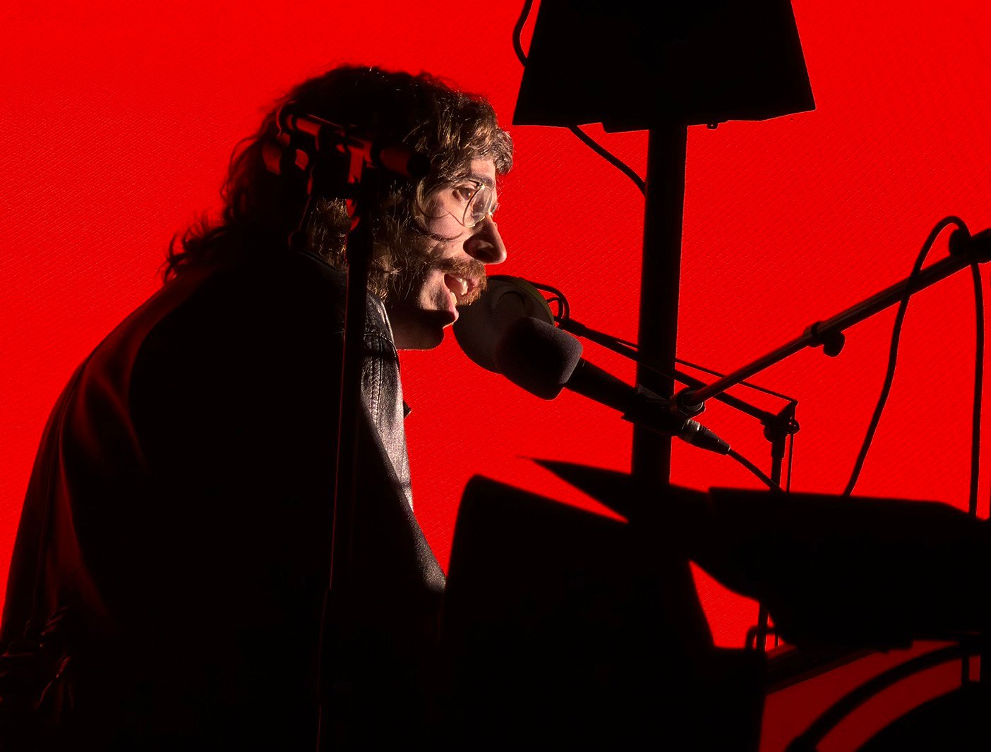 Tim Bernardes: Novas Composições e o Encerramento de um Ciclo de Sucesso na Música Brasileira Tim Bernardes: Novas Composições e o Encerramento de um Ciclo de Sucesso na Música Brasileira