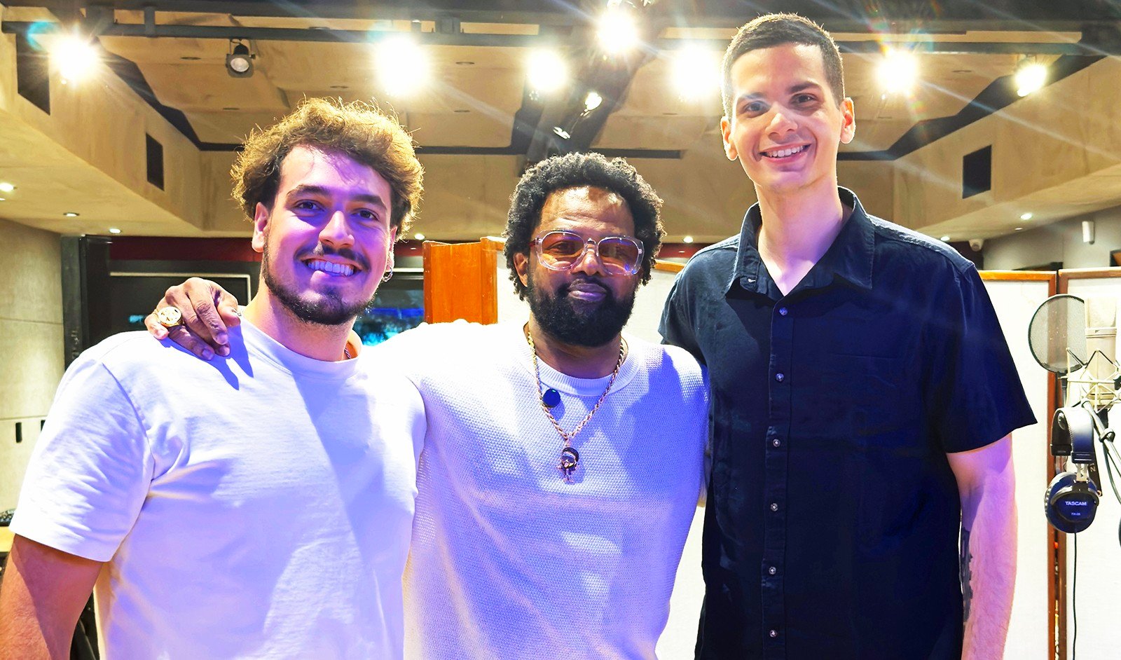 Xande de Pilares Participa de Álbum que Redefine Choro e Samba com Jovens Talentos