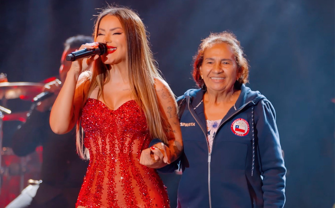 Walkyria Santos e a Força do Amor Maternal em ‘Wal com Vida’: Uma Homenagem Emocionante no Palco Walkyria Santos e a Força do Amor Maternal em ‘Wal com Vida’: Uma Homenagem Emocionante no Palco