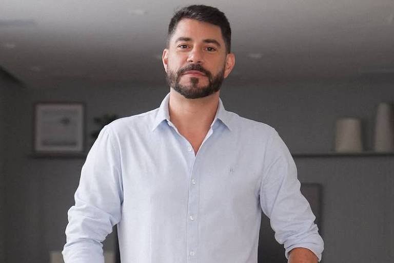 Evaristo Costa Agita Redes Sociais com Brincadeira sobre ‘Conteúdo Adulto’