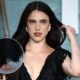 Margaret Qualley Brilha com Estilo Inovador: A ‘Sandália Descalça’ no Tapete Vermelho de ‘Ponto Sem Retorno’