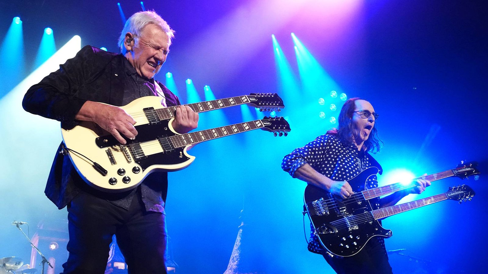 Alex Lifeson, Guitarrista do Rush, Transforma Performance para Turnê ‘Fifty Something’ Após Abstinência de Cannabis, Incluindo Shows no Brasil