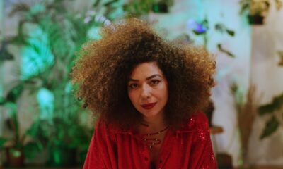 Vanessa Moreno ilumina ‘Esfinge’ de Djavan em álbum com nove clássicos