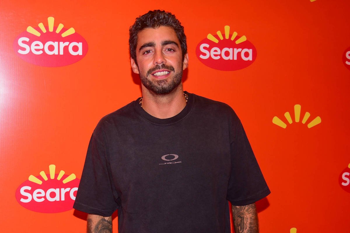 Pedro Scooby Aborda Separação com Serenidade em Meio a Evento de Lazer Pedro Scooby Aborda Separação com Serenidade em Meio a Evento de Lazer