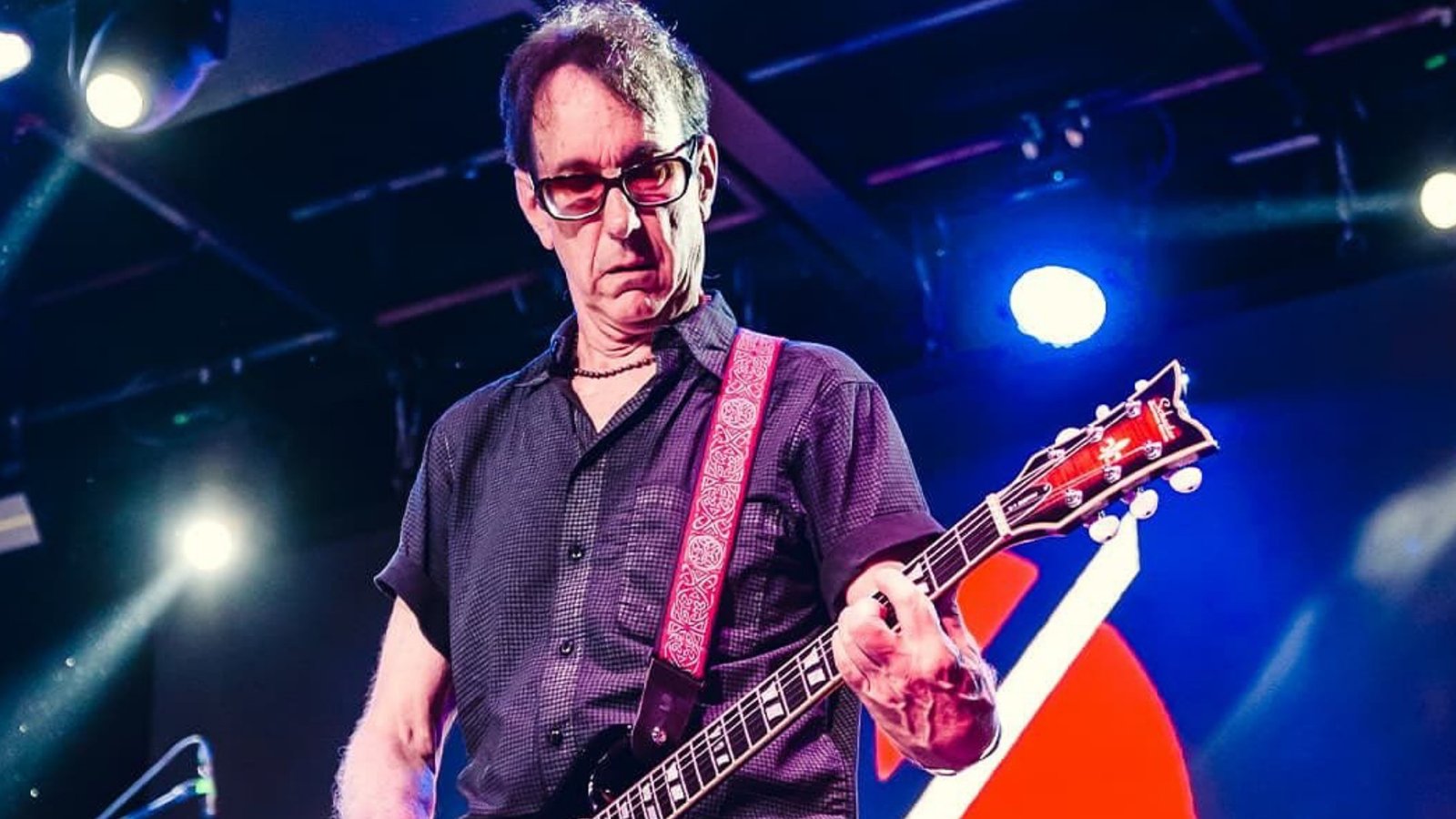 East Bay Ray, Lendário Guitarrista do Dead Kennedys, Anuncia Diagnóstico de Parkinson East Bay Ray, Lendário Guitarrista do Dead Kennedys, Anuncia Diagnóstico de Parkinson