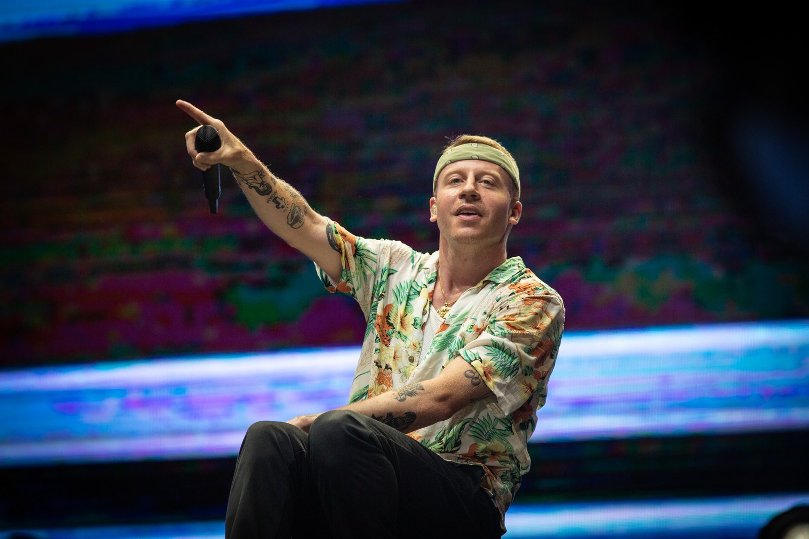 Macklemore esgota ingressos para shows pró-Palestina após saída polêmica de turnê de Ed Sheeran