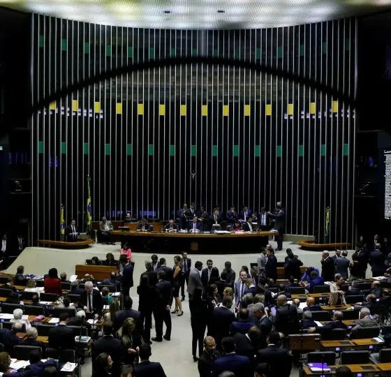 Pesquisa Datafolha: 37% Avaliam Congresso Nacional como Ruim ou Péssimo