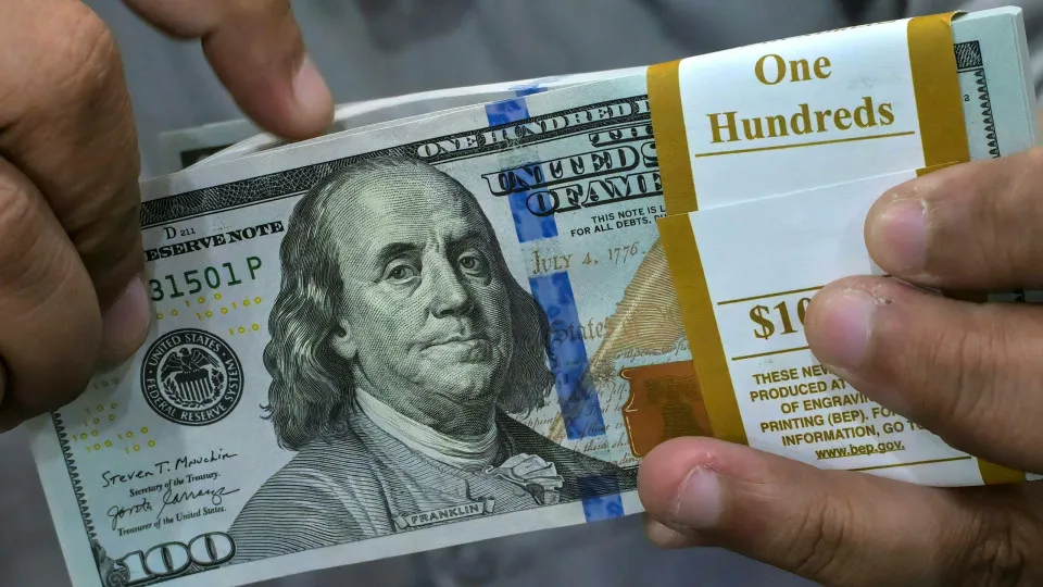 Mercado Financeiro: Dólar em Alta e Bolsa em Queda Refletem Cautela Global e Cenário Eleitoral Brasileiro Mercado Financeiro: Dólar em Alta e Bolsa em Queda Refletem Cautela Global e Cenário Eleitoral Brasileiro