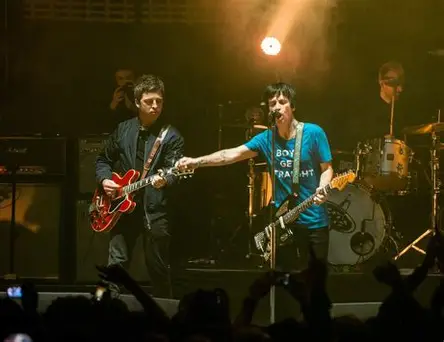 Johnny Marr soube da morte de Mani por uma ligação de Noel Gallagher