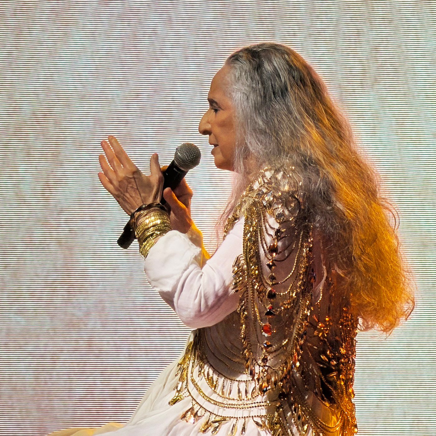 Maria Bethânia Lança Single Exclusivo com Faixas do Show de 60 Anos de Carreira