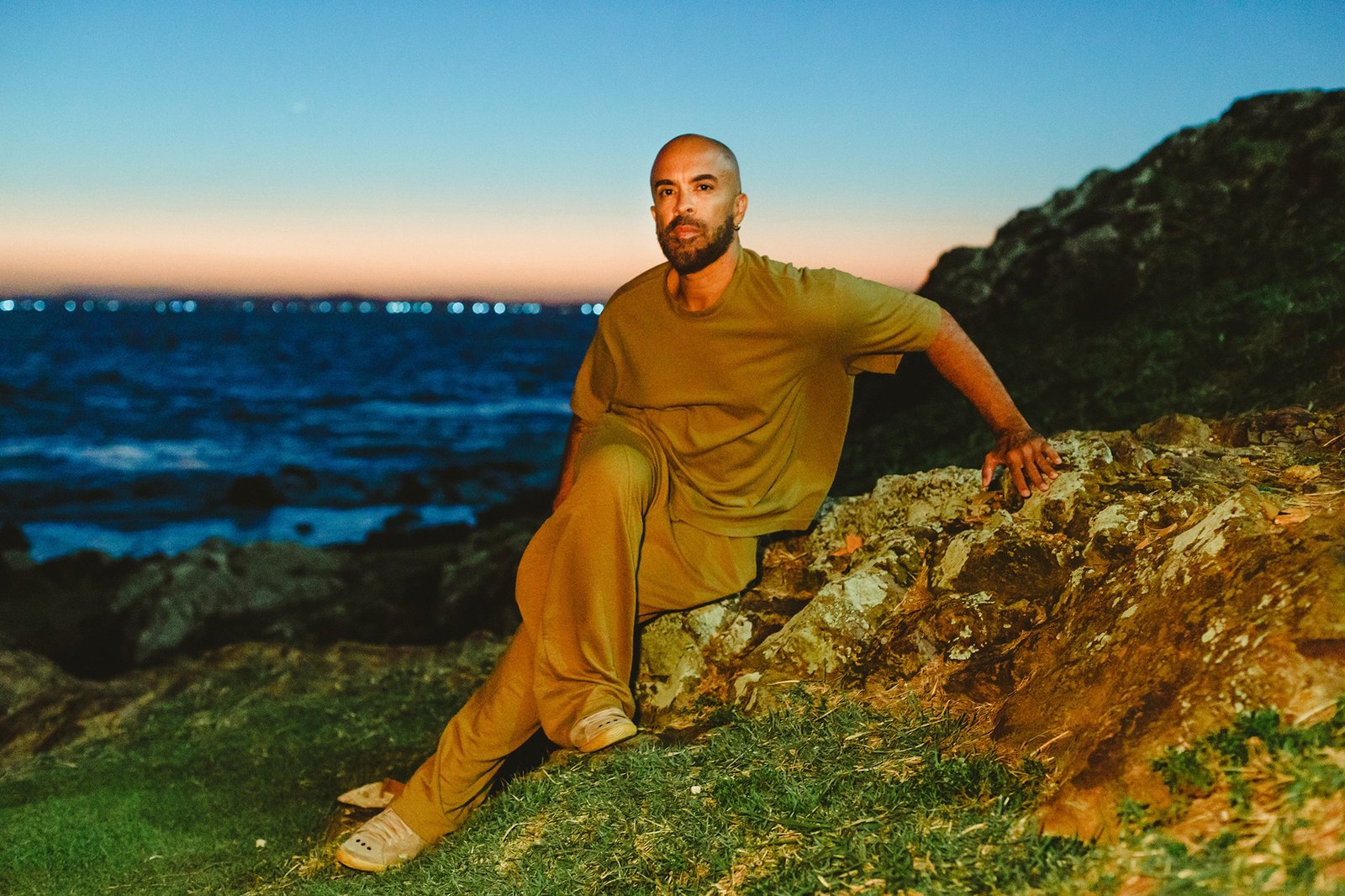 Bruno Capinan Lança ‘Beijo de Bicho’: Homenagens, Colaborações e Visão de Brasil Bruno Capinan Lança ‘Beijo de Bicho’: Homenagens, Colaborações e Visão de Brasil