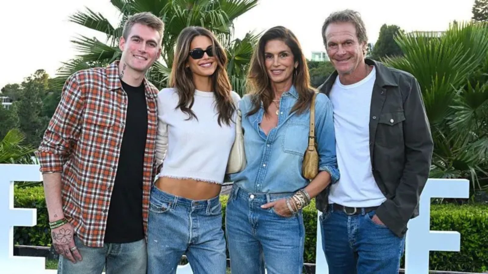 Cindy Crawford Quebra o Silêncio Sobre a Morte do Filho Presley Gerber Cindy Crawford Quebra o Silêncio Sobre a Morte do Filho Presley Gerber