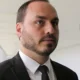 Declaração de Carlos Bolsonaro Após ‘Fuga’ de Irmão Gera Repercussão Política