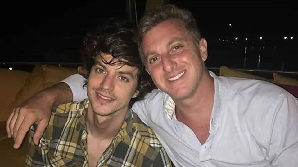 Marta Dora Grostein, Mãe de Luciano Huck, Declara Voto em Lula e Denuncia Perseguição ao Cineasta Fernando Grostein Marta Dora Grostein, Mãe de Luciano Huck, Declara Voto em Lula e Denuncia Perseguição ao Cineasta Fernando Grostein