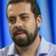 Guilherme Boulos Acusa Aliados de Flávio Bolsonaro de Dificultar Acesso às Urnas