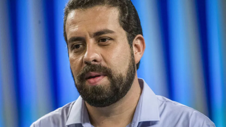 Guilherme Boulos Acusa Aliados de Flávio Bolsonaro de Dificultar Acesso às Urnas Guilherme Boulos Acusa Aliados de Flávio Bolsonaro de Dificultar Acesso às Urnas