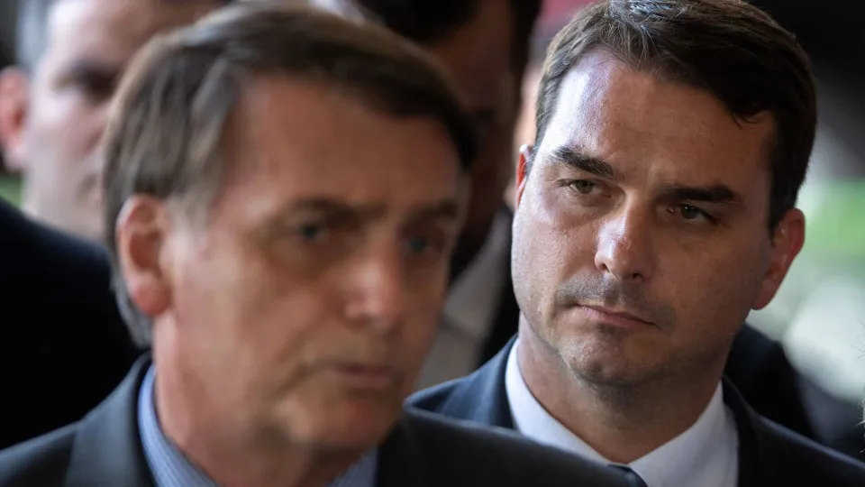 Aborrecimento de Jair Bolsonaro: Entenda a Percepção de Revesses Políticos de Flávio Frente ao Governo Lula