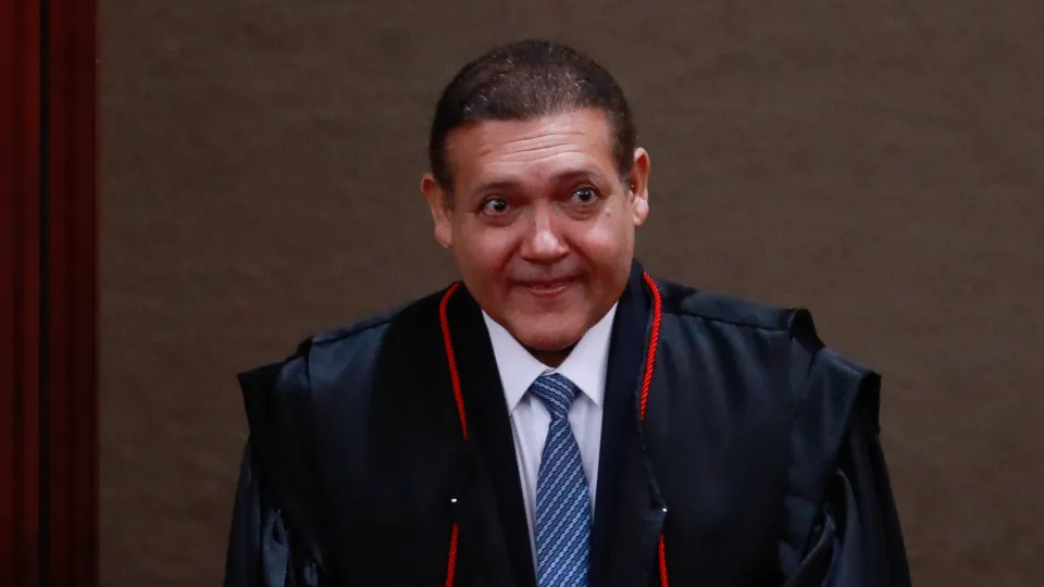 TSE: Kassio Nunes Marques Censa Canal de Janones sem Provas de Fake News TSE: Kassio Nunes Marques Censa Canal de Janones sem Provas de Fake News