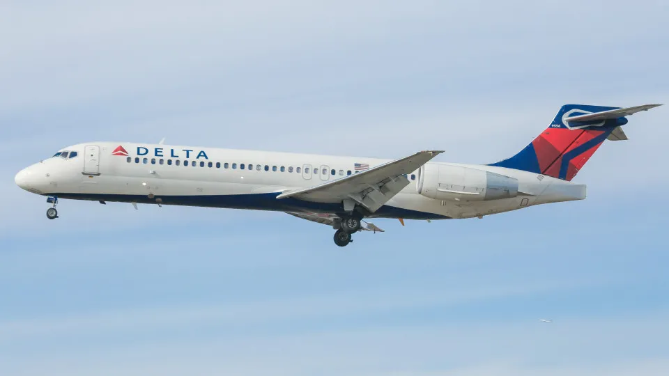 Alerta de Segurança em Voo Internacional: Aeronave Delta Isolada Após Suspeita de Bomba Alerta de Segurança em Voo Internacional: Aeronave Delta Isolada Após Suspeita de Bomba