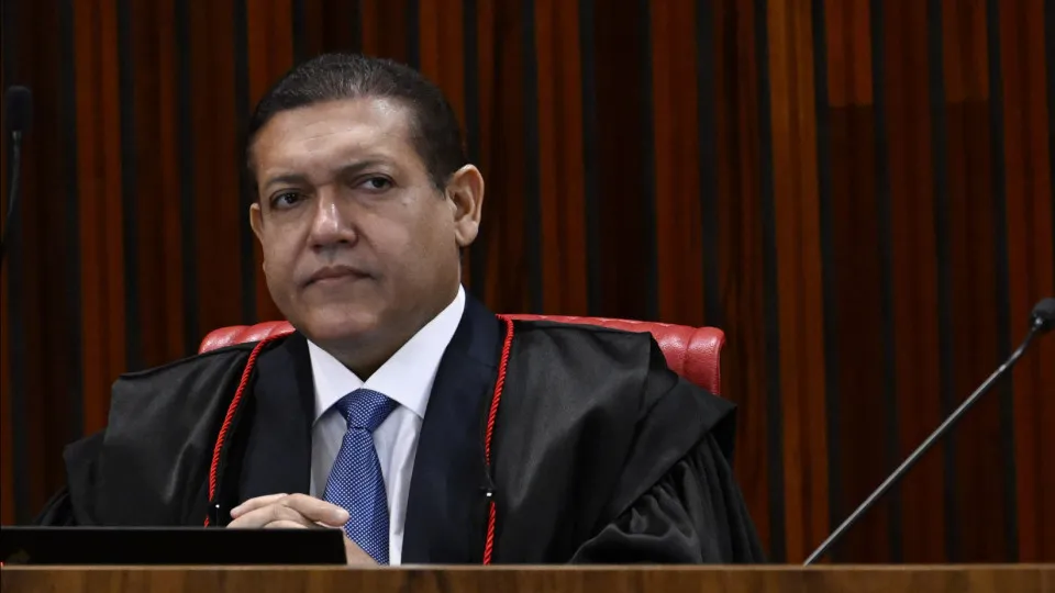 TSE: Kassio Nunes Marques Censura Canal de Janones e Analisa Responsabilidade Presidencial TSE: Kassio Nunes Marques Censura Canal de Janones e Analisa Responsabilidade Presidencial