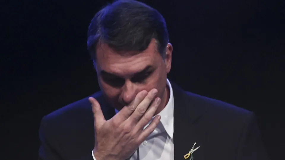 Cenário Pós-Eleitoral: PL Reconhece Vitória de Lula e Flávio Bolsonaro Lidera Oposição Cenário Pós-Eleitoral: PL Reconhece Vitória de Lula e Flávio Bolsonaro Lidera Oposição
