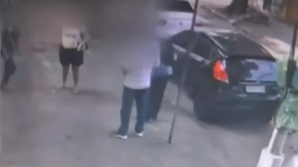 Assalto Violento em Frente a Escola no Rio: Ladrão Arranca Aliança com os Dentes