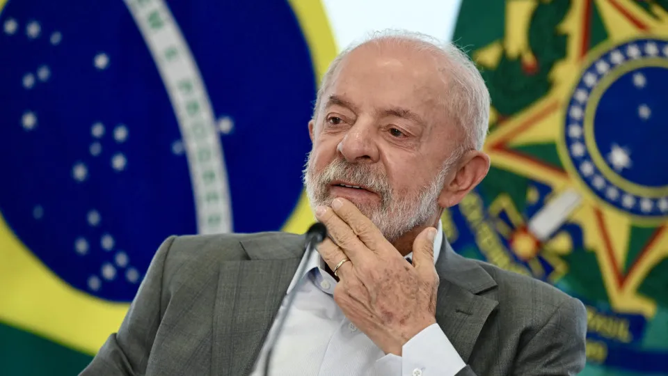 Governo Lula Discute com Banco Central Restrição a Cartões de Crédito Adicionais