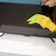 Mantenha Sua TV Impecável: 7 Dicas Essenciais para Limpar a Tela sem Riscos