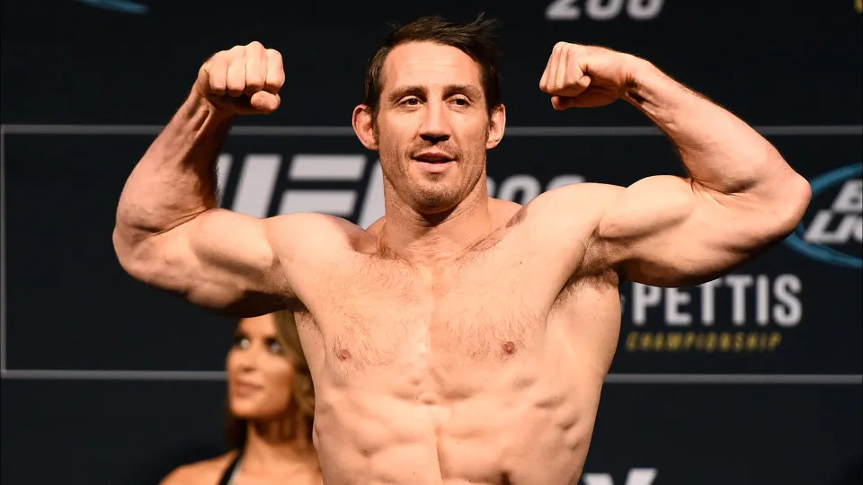Ex-Combatente do UFC e Forças Especiais dos EUA, Tim Kennedy É Baleado em Emboscada no Congo Ex-Combatente do UFC e Forças Especiais dos EUA, Tim Kennedy É Baleado em Emboscada no Congo