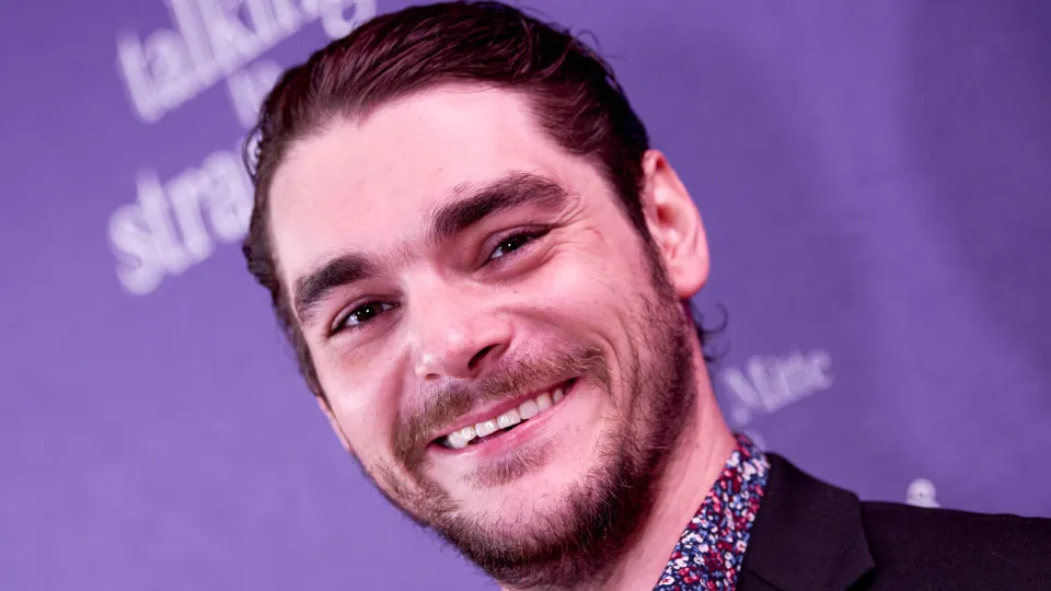 Esclarecimento Urgente: RJ Mitte, Ator de ‘Breaking Bad’, Está Vivo e Ativo