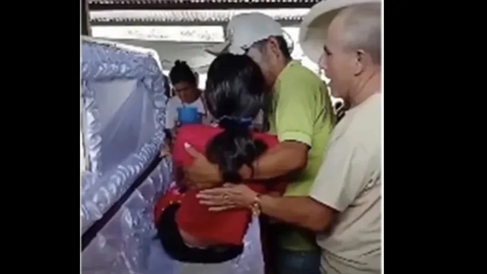 Adolescente Choca o Mundo ao Despertar no Próprio Velório na Guatemala
