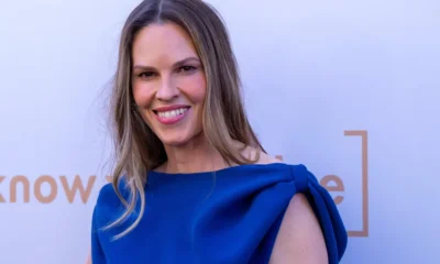 Hilary Swank Anuncia Gravidez do Terceiro Filho aos 52 Anos: Maternidade e Carreira de Sucesso