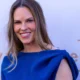 Hilary Swank Anuncia Gravidez do Terceiro Filho aos 52 Anos: Maternidade e Carreira de Sucesso