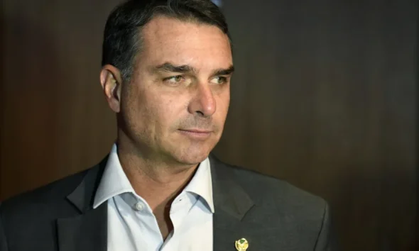 Flávio Bolsonaro e a PF: A Investigação sobre Bets e o Cenário Midiático de Esportes e Entretenimento