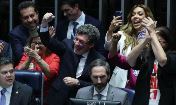 Reforma Trabalhista: Brasil Aprova Mudança Histórica na Jornada de Trabalho