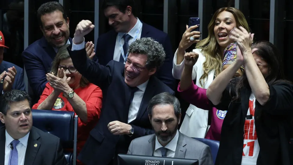 Reforma Trabalhista: Brasil Aprova Mudança Histórica na Jornada de Trabalho Reforma Trabalhista: Brasil Aprova Mudança Histórica na Jornada de Trabalho