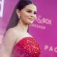 Selena Gomez e o Impacto do Cigarro Eletrônico em Sua Voz: Notícias, Entretenimento e Saúde