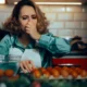 Segurança Alimentar: Cinco Itens Culinários que Chefs Aconselham Descartar Imediatamente