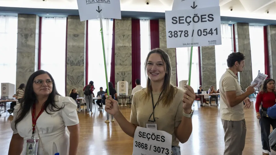 Eleições 2026: Análise dos Primeiros Resultados Internacionais e a Disputa Lula x Flávio