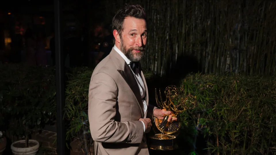 Noah Wyle, Estrela de ‘The Pitt’, É Eleito o Homem Mais Sexy do Mundo em 2026